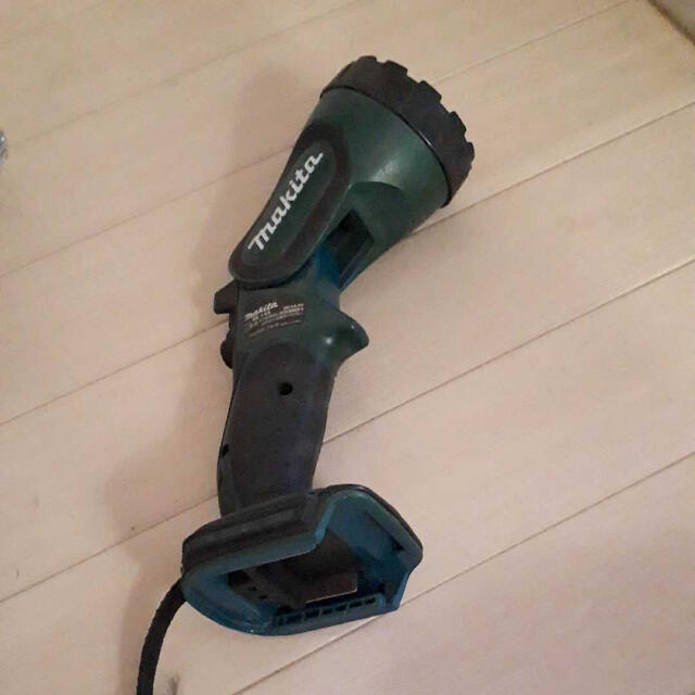 Makita(マキタ)のマキタ　作業用　電灯　makita ジャンク品 スポーツ/アウトドアのアウトドア(ライト/ランタン)の商品写真