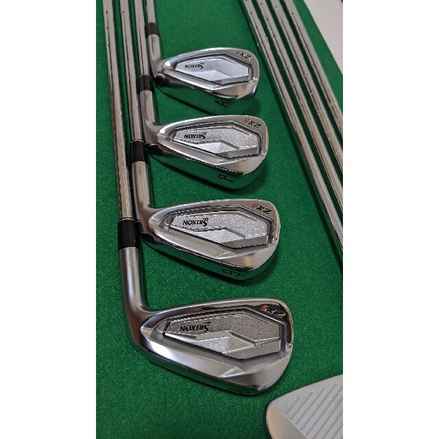 Srixon(スリクソン)のスリクソン　ZX5 アイアン　4i〜AW ８本セット　超美品 スポーツ/アウトドアのゴルフ(クラブ)の商品写真