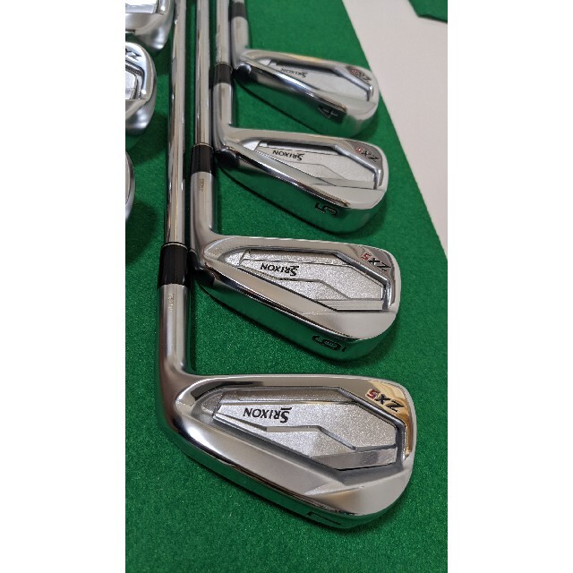 Srixon(スリクソン)のスリクソン　ZX5 アイアン　4i〜AW ８本セット　超美品 スポーツ/アウトドアのゴルフ(クラブ)の商品写真