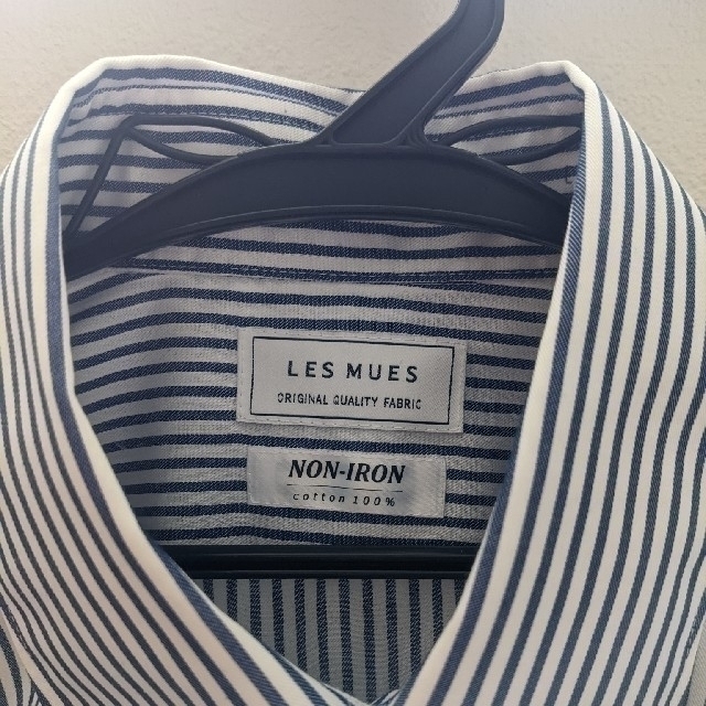 AOKI(アオキ)のLes Mues メンズ 白色✕青色ストライプ ボタンダウンシャツ メンズのトップス(シャツ)の商品写真