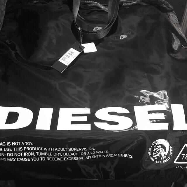 DIESEL(ディーゼル)の🎀DIESEL 超Big54×56サイズビニールト-トバッグ¥17000🎀新品 レディースのバッグ(トートバッグ)の商品写真
