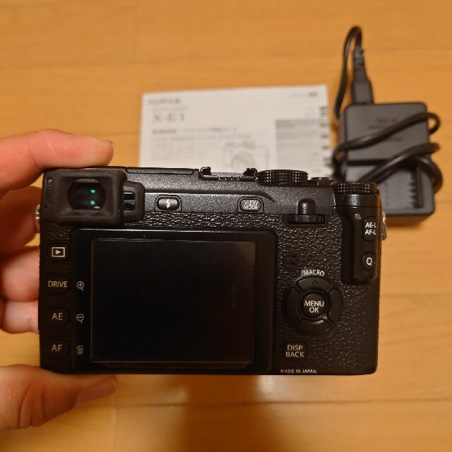 富士フイルム(フジフイルム)のXE-1   動作品 スマホ/家電/カメラのカメラ(ミラーレス一眼)の商品写真