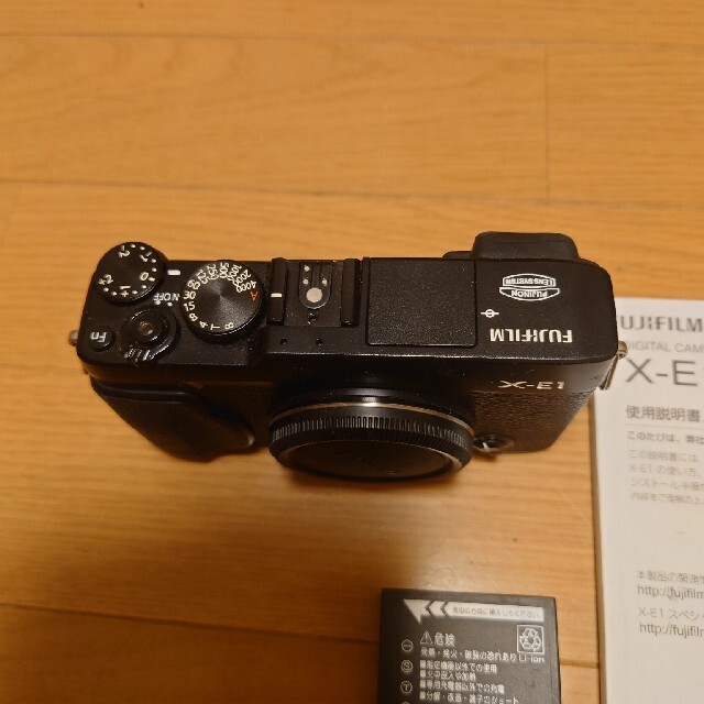 富士フイルム(フジフイルム)のXE-1   動作品 スマホ/家電/カメラのカメラ(ミラーレス一眼)の商品写真