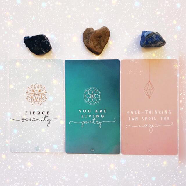 海外大人気‼️正規品‼️✨とても美しい海外オラクルカード✨(タロットカード)