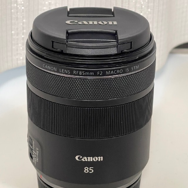 売れ筋クリアランス Canon RF85mm F2 マクロ IS STM+フード レンズ(単