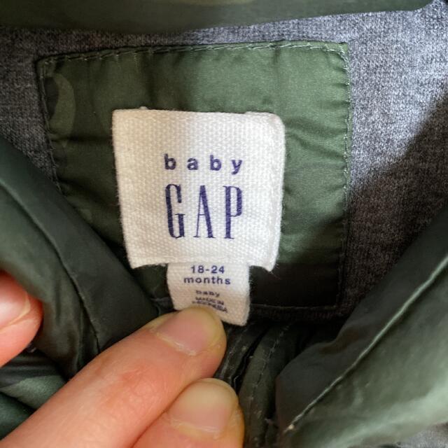 babyGAP(ベビーギャップ)のGAPダウンジャケット　90サイズ キッズ/ベビー/マタニティのキッズ服男の子用(90cm~)(ジャケット/上着)の商品写真