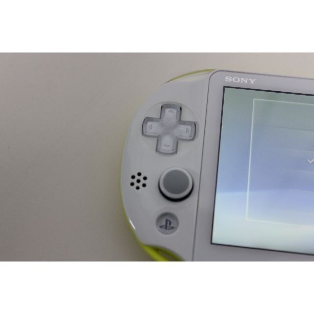 PlayStation Vita(プレイステーションヴィータ)のPSVITA/PCH-2000ZA13/Wi-Fiモデル/ソフト３点セット★ エンタメ/ホビーのゲームソフト/ゲーム機本体(家庭用ゲーム機本体)の商品写真