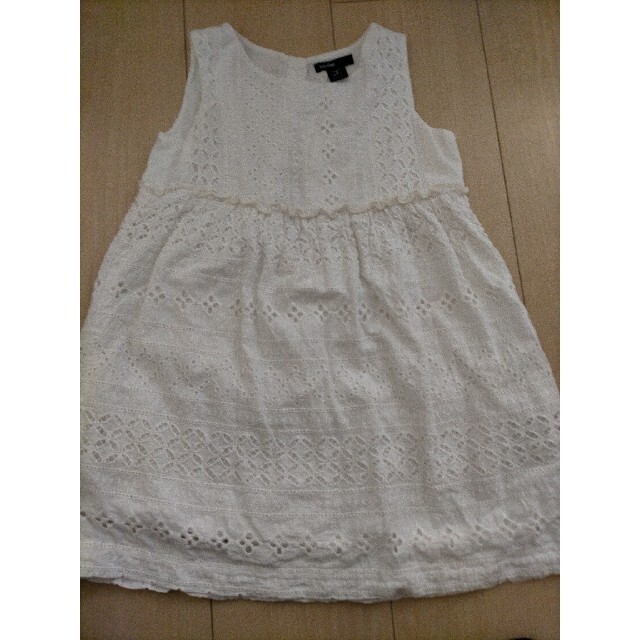 babyGAP(ベビーギャップ)のBABY GAP  白のワンピース キッズ/ベビー/マタニティのキッズ服女の子用(90cm~)(ワンピース)の商品写真