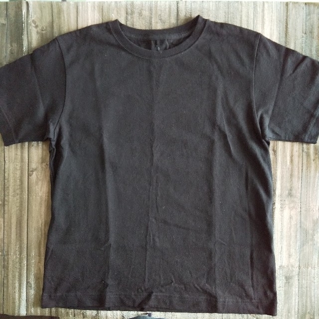 GU(ジーユー)のGU 半袖 Tシャツ 黒 150 キッズ/ベビー/マタニティのキッズ服男の子用(90cm~)(Tシャツ/カットソー)の商品写真
