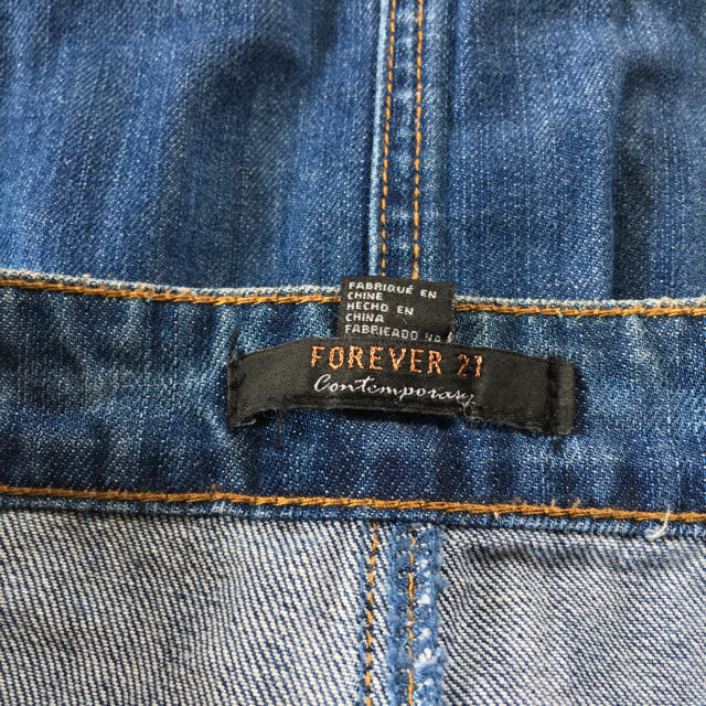 FOREVER 21(フォーエバートゥエンティーワン)のforever21 刺繍 デニムミニスカート size S レディースのスカート(ミニスカート)の商品写真