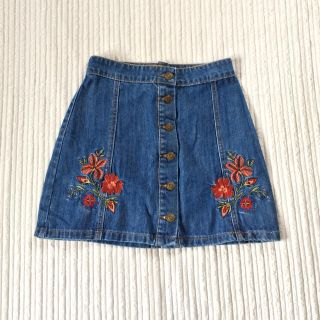 フォーエバートゥエンティーワン(FOREVER 21)のforever21 刺繍 デニムミニスカート size S(ミニスカート)