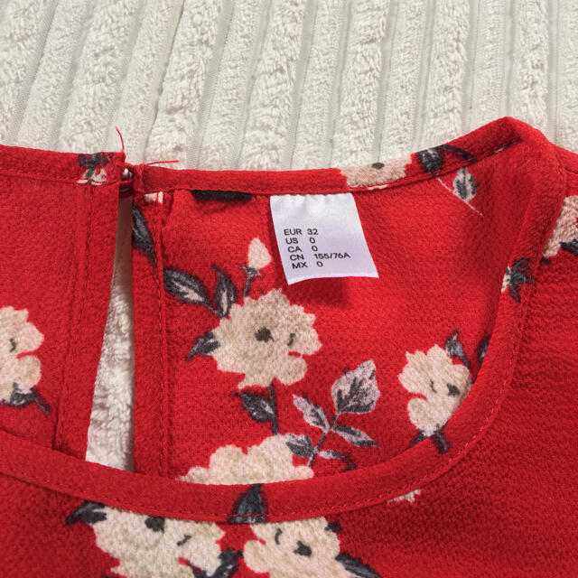 H&M(エイチアンドエム)のH&M ワンピース red 花柄 size  レディースのワンピース(ミニワンピース)の商品写真