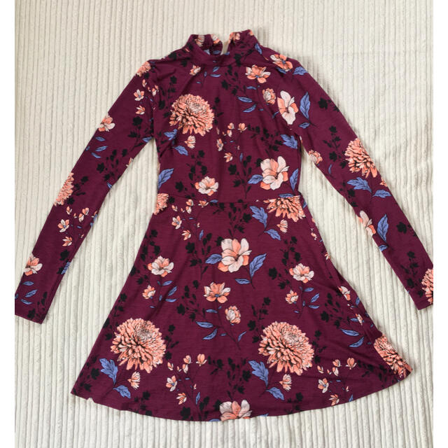 H&M(エイチアンドエム)のforever21 花柄 ワンピース purple 紫 size S レディースのワンピース(ひざ丈ワンピース)の商品写真