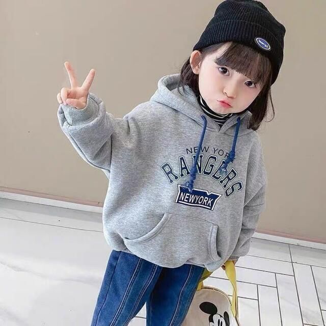 キッズパーカー　アメカジロゴトップス　男女兼用　春秋グレー110 キッズ/ベビー/マタニティのキッズ服女の子用(90cm~)(ジャケット/上着)の商品写真