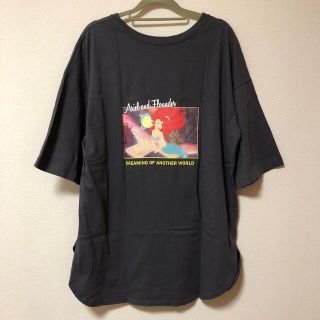 ディズニー(Disney)の極美品♡Disney アリエルバックプリントTシャツ　刺繍ロゴ　チャコールグレー(Tシャツ(半袖/袖なし))