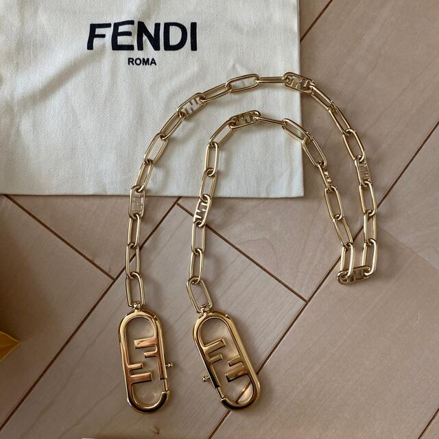 FENDI 新作　ストラップユー　極美品