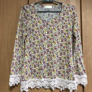 ダブルクローゼット(w closet)の美品　花柄カットソー　レース　ガーリー　w closet(カットソー(長袖/七分))