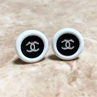 シャネル(CHANEL)のシャネル　イヤリング　ココマーク　バイカラー　シルバー　ブラック　ホワイト　☆(イヤリング)