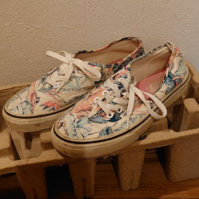 VANS(ヴァンズ)の靴 VANS バンズ ハワイ HAWAII 南国 モンステラ ピンク 水色 女性 レディースの靴/シューズ(スニーカー)の商品写真