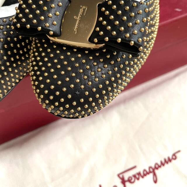 Salvatore Ferragamo(サルヴァトーレフェラガモ)の【はるちゃん様専用】フェラガモ　ヴァリナ　パンプス　お値下げしました！ レディースの靴/シューズ(ハイヒール/パンプス)の商品写真