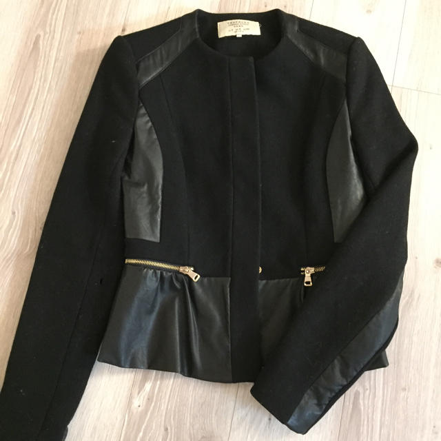 白 フリル付 ZARA ペプラムジャケット 新品 - 通販 - www.frankout.de