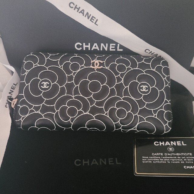 Sold out　　CHANEL　長財布　カメリア