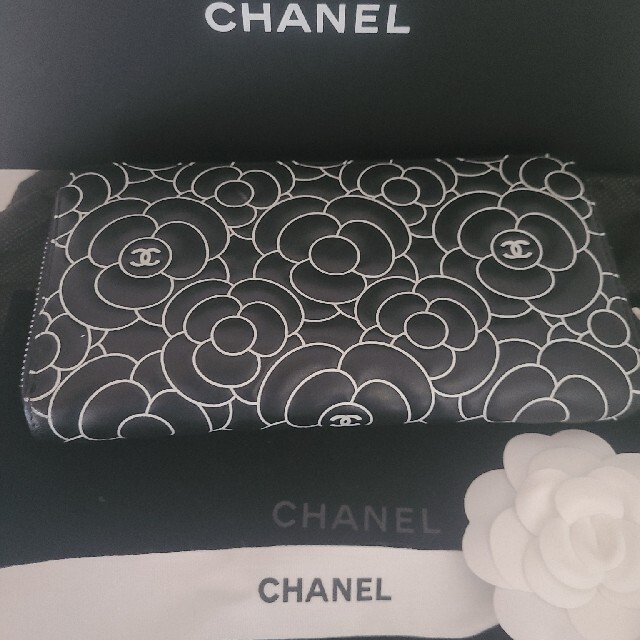 Sold out　　CHANEL　長財布　カメリア