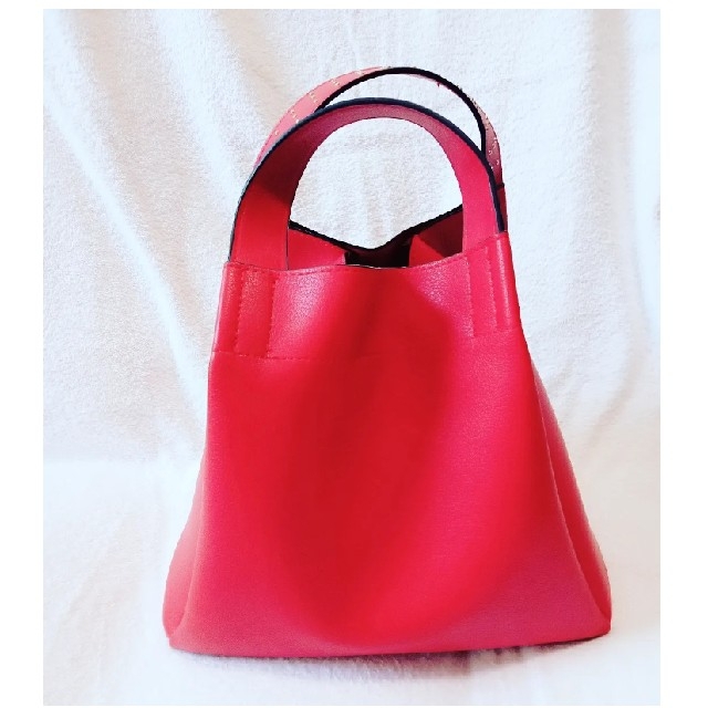 ZARA(ザラ)のZARAスタッズバッグ　赤 レディースのバッグ(ショルダーバッグ)の商品写真