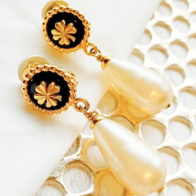 セール開催中! ✨極美品✨ CHANEL イヤリング ビジュ ツイスト