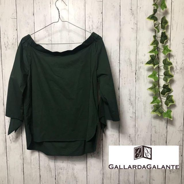 GALLARDA GALANTE(ガリャルダガランテ)のgallarda galante ガリャルダガランテ　ブラウス　オフィス　緑 レディースのトップス(シャツ/ブラウス(半袖/袖なし))の商品写真