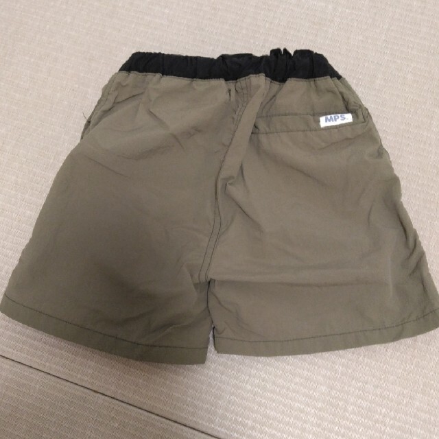 Right-on(ライトオン)のナイロンハーフパンツ　カーキ色100 キッズ/ベビー/マタニティのキッズ服男の子用(90cm~)(パンツ/スパッツ)の商品写真