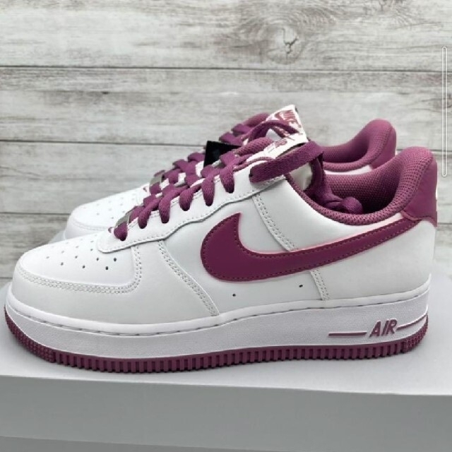 NIKE AIR FORCE 1 '07 ホワイト/ライトボルドースニーカー紫