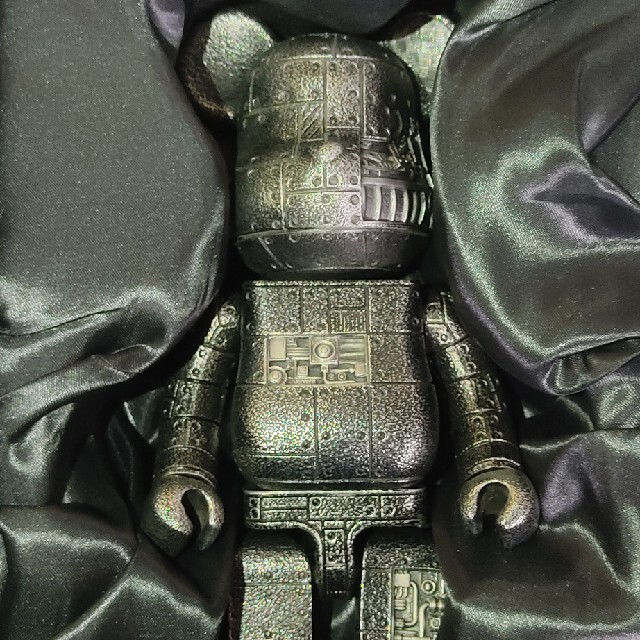 MEDICOM TOY(メディコムトイ)のBE@RBRICK ROYAL SELANGOR　COAL BLACK 400％ エンタメ/ホビーのフィギュア(その他)の商品写真