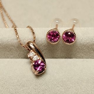 ジュエリーツツミ(JEWELRY TSUTSUMI)の【専用】TSUTSUMI　ロードライトガーネット　ネックレス/ピアスセット(ネックレス)