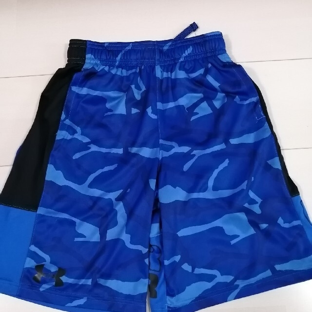 UNDER ARMOUR(アンダーアーマー)のハーフパンツ キッズ/ベビー/マタニティのキッズ服男の子用(90cm~)(パンツ/スパッツ)の商品写真