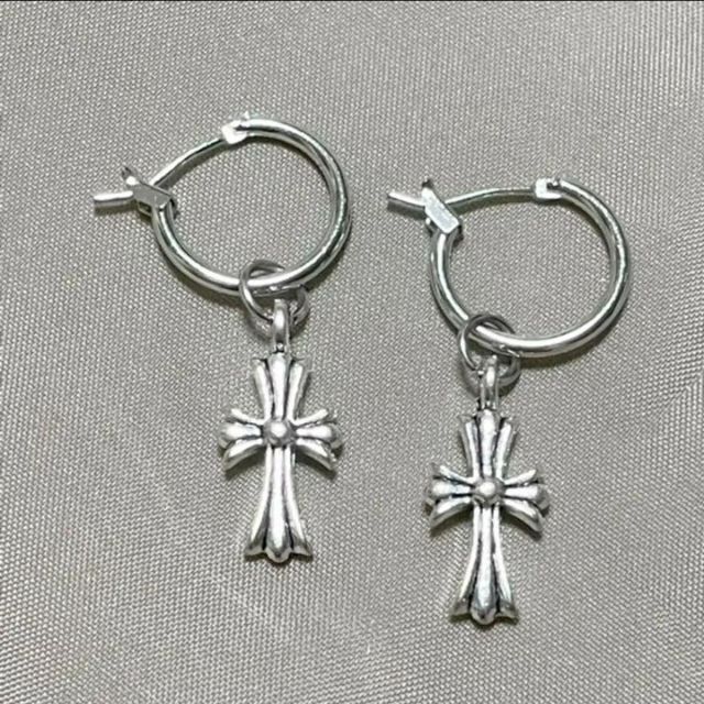 【 ピアス 】フープ クロス 2個 セット 十字架 シルバー メンズ 男 1 メンズのアクセサリー(ピアス(両耳用))の商品写真