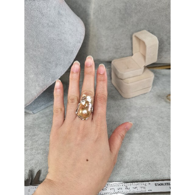 新商品  未使用 本真珠リング  紫金色大粒バロックパール 指輪 卒業式 結婚式 レディースのアクセサリー(リング(指輪))の商品写真