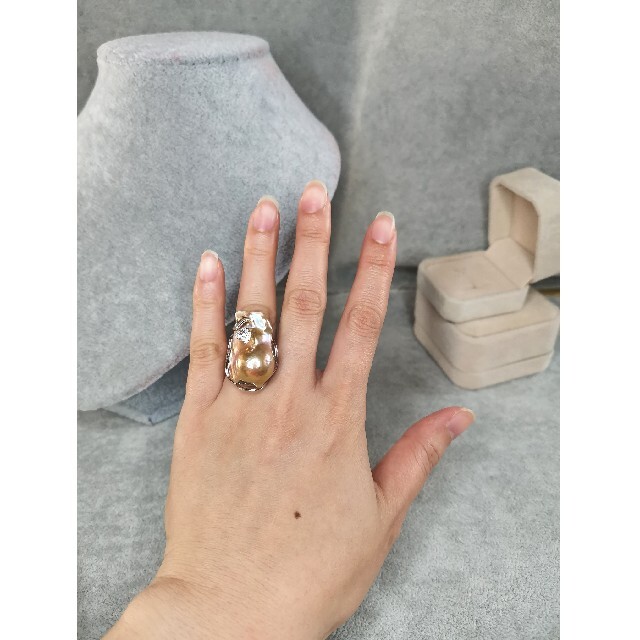 新商品  未使用 本真珠リング  紫金色大粒バロックパール 指輪 卒業式 結婚式 レディースのアクセサリー(リング(指輪))の商品写真