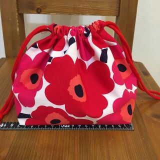 マリメッコ(marimekko)のマリメッコ  お弁当袋　ハンドメイド (ランチボックス巾着)