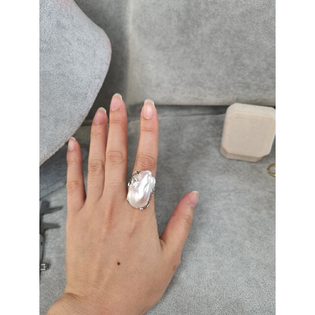 新商品  新品未使用 本真珠リング  大粒バロックパール 指輪 卒業式 結婚式 レディースのアクセサリー(リング(指輪))の商品写真