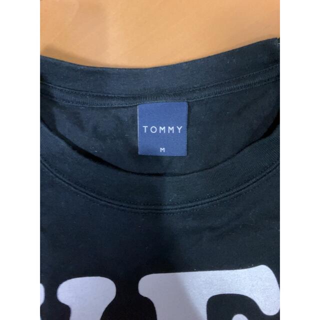 TOMMY(トミー)の値下げ　TOMMY トミーヒルフィガー Tシャツ ブラック　ロゴ メンズのトップス(Tシャツ/カットソー(半袖/袖なし))の商品写真