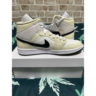 ナイキ(NIKE)のナイキ　エアジョーダン1 MID ウィメンズココナッツミルク(スニーカー)