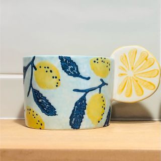 アンソロポロジー(Anthropologie)の母の日アンソロポロジー ハンドルがチャーミングなマグカップ新品ラスト1点(グラス/カップ)