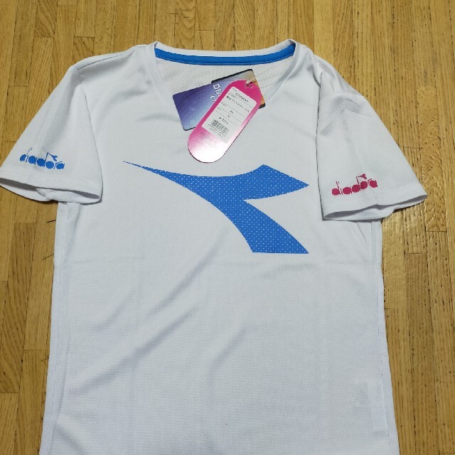 DIADORA(ディアドラ)のDIADORAレディースＴシャツ　Ｍサイズ レディースのトップス(Tシャツ(半袖/袖なし))の商品写真