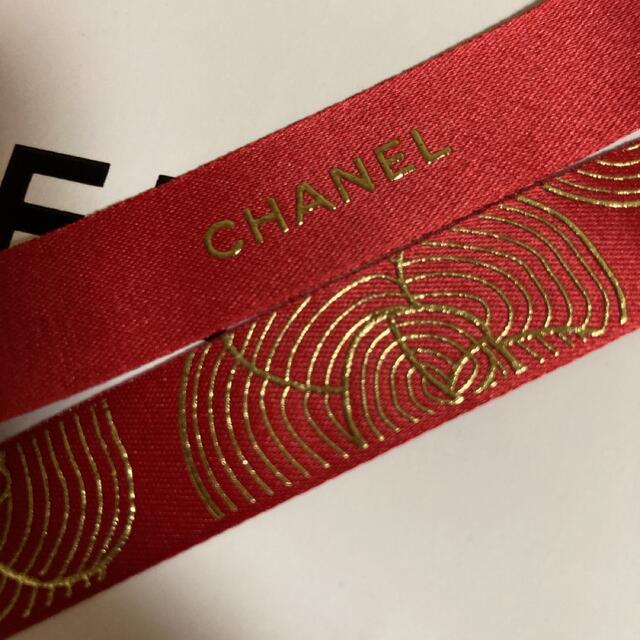 CHANEL(シャネル)のCHANEL/2022✨最新レッド&ゴールドリボン【1m】 インテリア/住まい/日用品のオフィス用品(ラッピング/包装)の商品写真