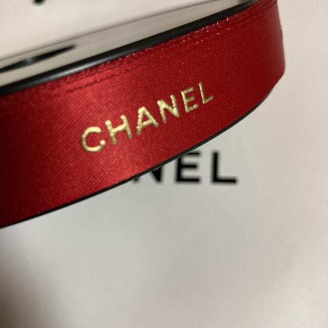 CHANEL(シャネル)のCHANEL/2022✨最新レッド&ゴールドリボン【1m】 インテリア/住まい/日用品のオフィス用品(ラッピング/包装)の商品写真