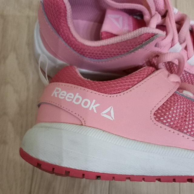 Reebok(リーボック)の⭐️Reebok スニーカー 21.5センチ キッズ/ベビー/マタニティのキッズ靴/シューズ(15cm~)(スニーカー)の商品写真