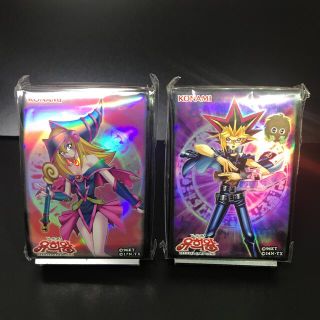 ユウギオウ(遊戯王)の【新品未開封】闇遊戯/ブラックマジシャンガールスリーブ2セット各種70枚入り(カードサプライ/アクセサリ)