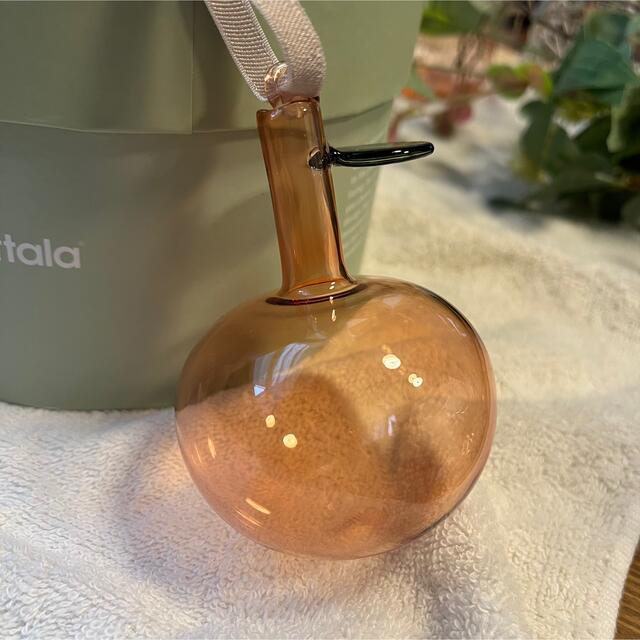 iittala(イッタラ)の【iittala】イッタラ  ガラスアップル　ピンク インテリア/住まい/日用品のインテリア小物(置物)の商品写真