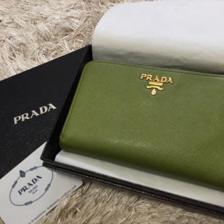 プラダ(PRADA)の稀カラー♡PRADA2つ折り財布(財布)